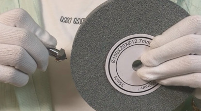 Grinding wheel dressing